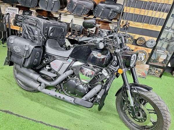 جاپایی پهن موتورسیکلت مشکی