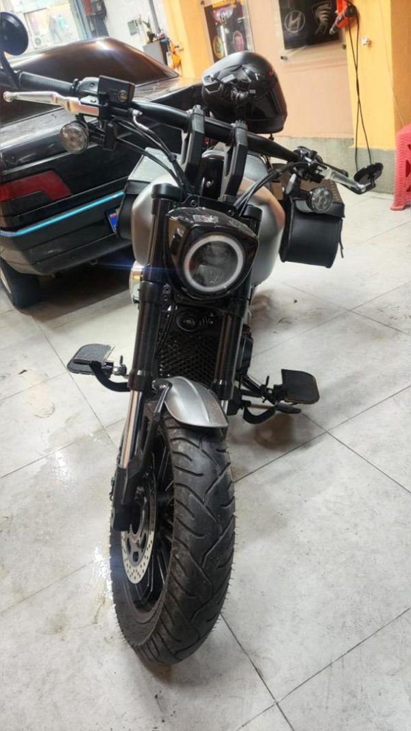 جاپایی پهن موتورسیکلت مشکی