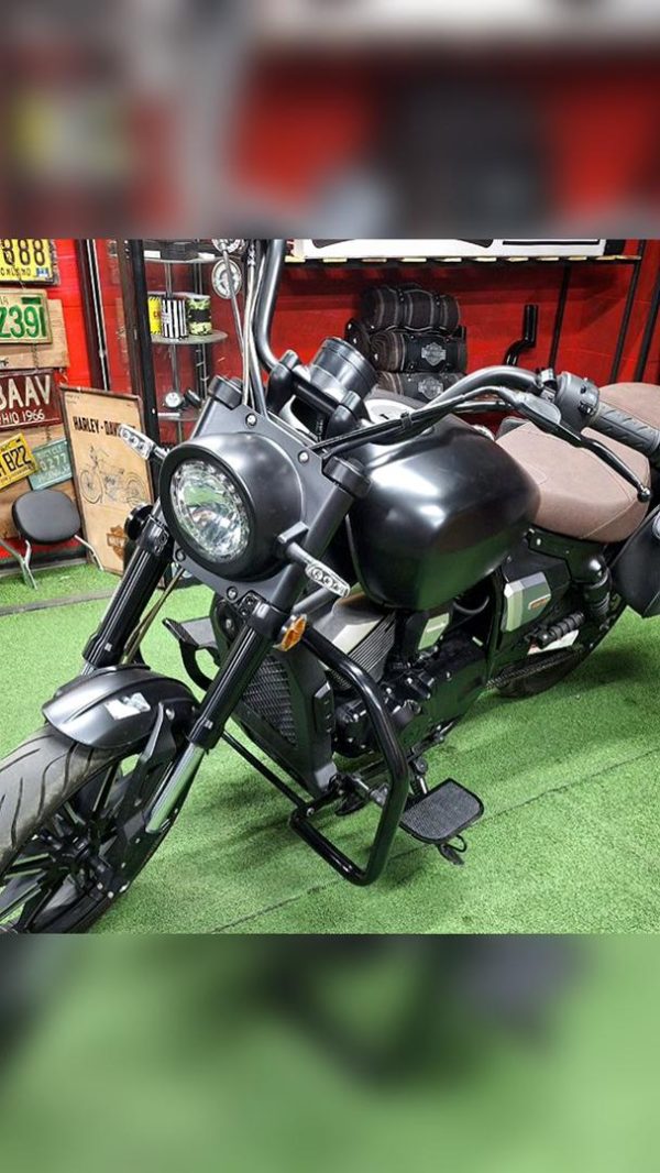 جاپایی پهن موتورسیکلت مشکی